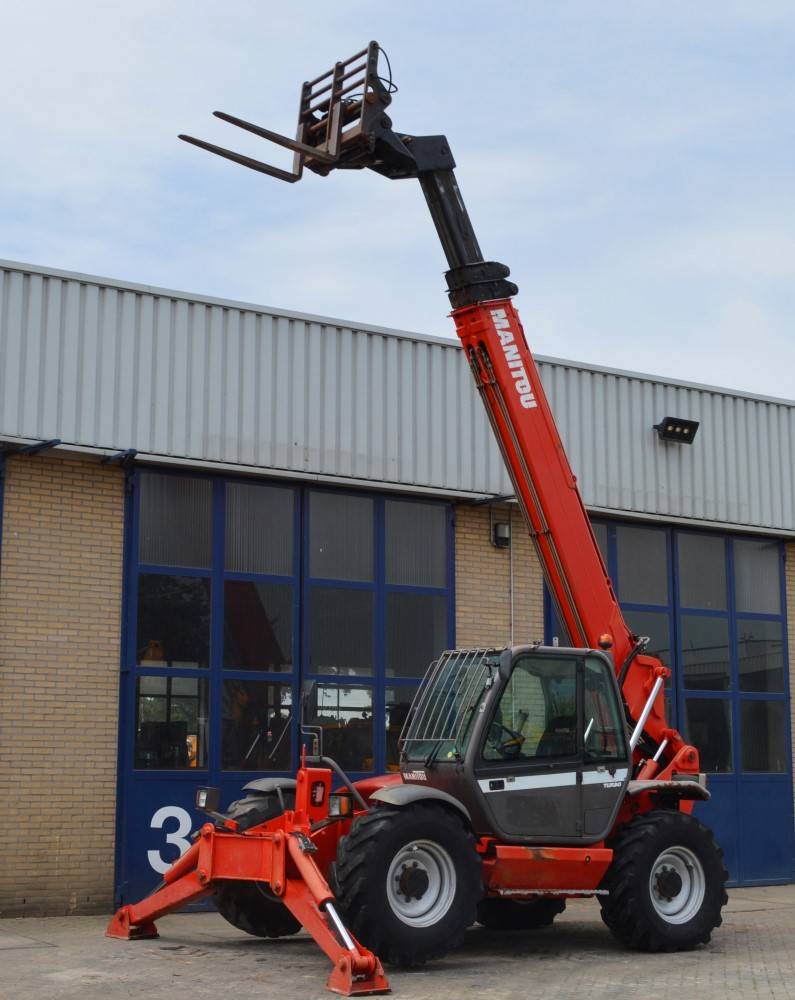 Аренда телескопического погрузчика Manitou 1740
